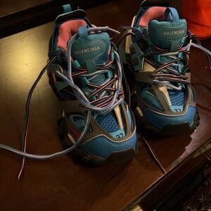 Meet your Posher, Juju